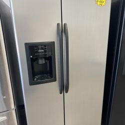 Side By Side GE Refrigerator 