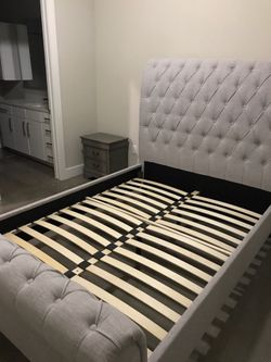 BRAND NEW QUEEN SIZE PLATFORM BED FRAME