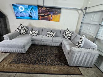 * Like New * Ashley Furniture signature 3pc Modular sectional sofa ( Free Delivery )