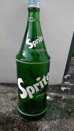 Vintage 32 oz Sprite bottle with Yellowstone national Park label on bottom