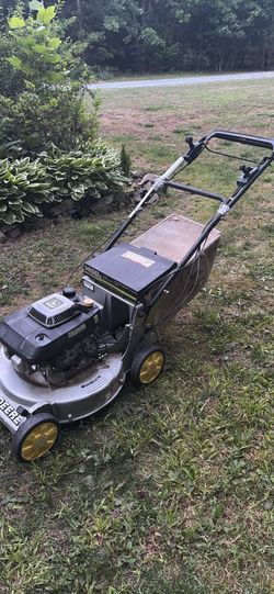 John Deere Lawnmower
