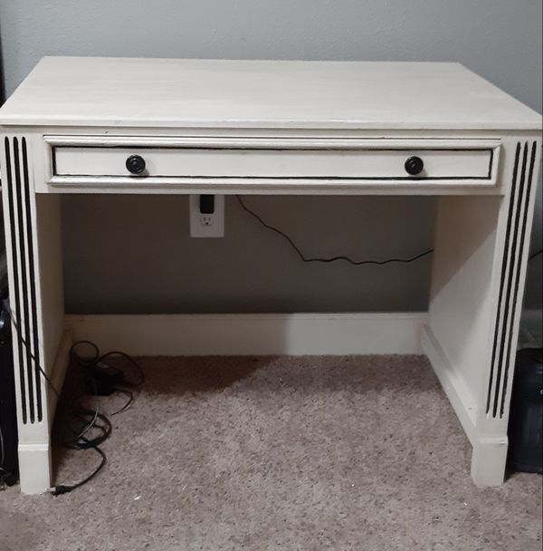 Ethan Allen maple wood desk with keyboard drawer. Very ...