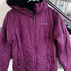 Womens Columbia Size Medium Puffy Jacket With Soft Inner Jacket Material 