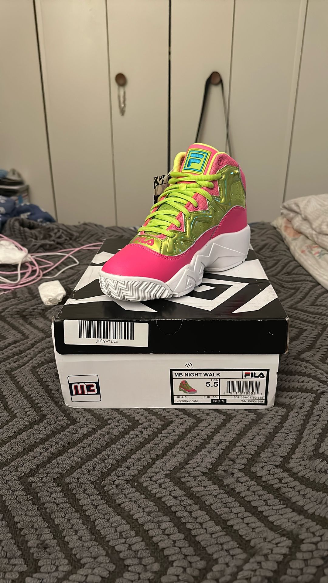 File Sneaker
