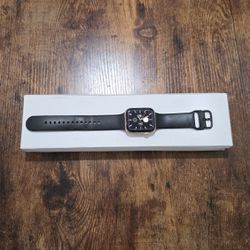 Apple Watch Series 6 (GPS, 44mm) 
