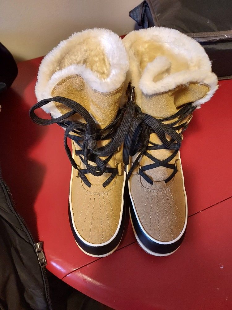 Womens Winter Boots New Make Offer Size 8