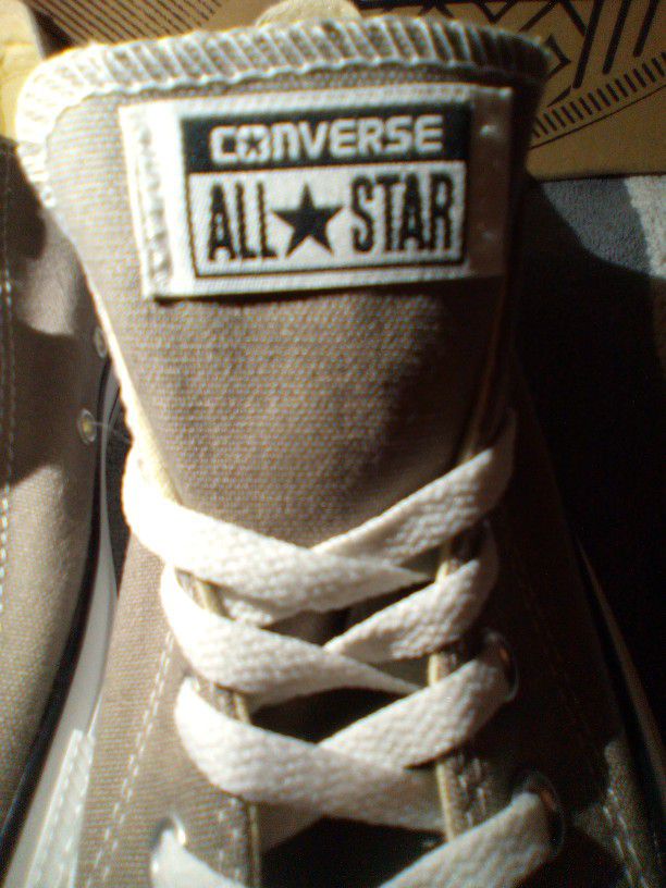 $40 New Converse.     👣757 Locals Only👣