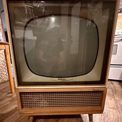 1957 RCA Victor TV