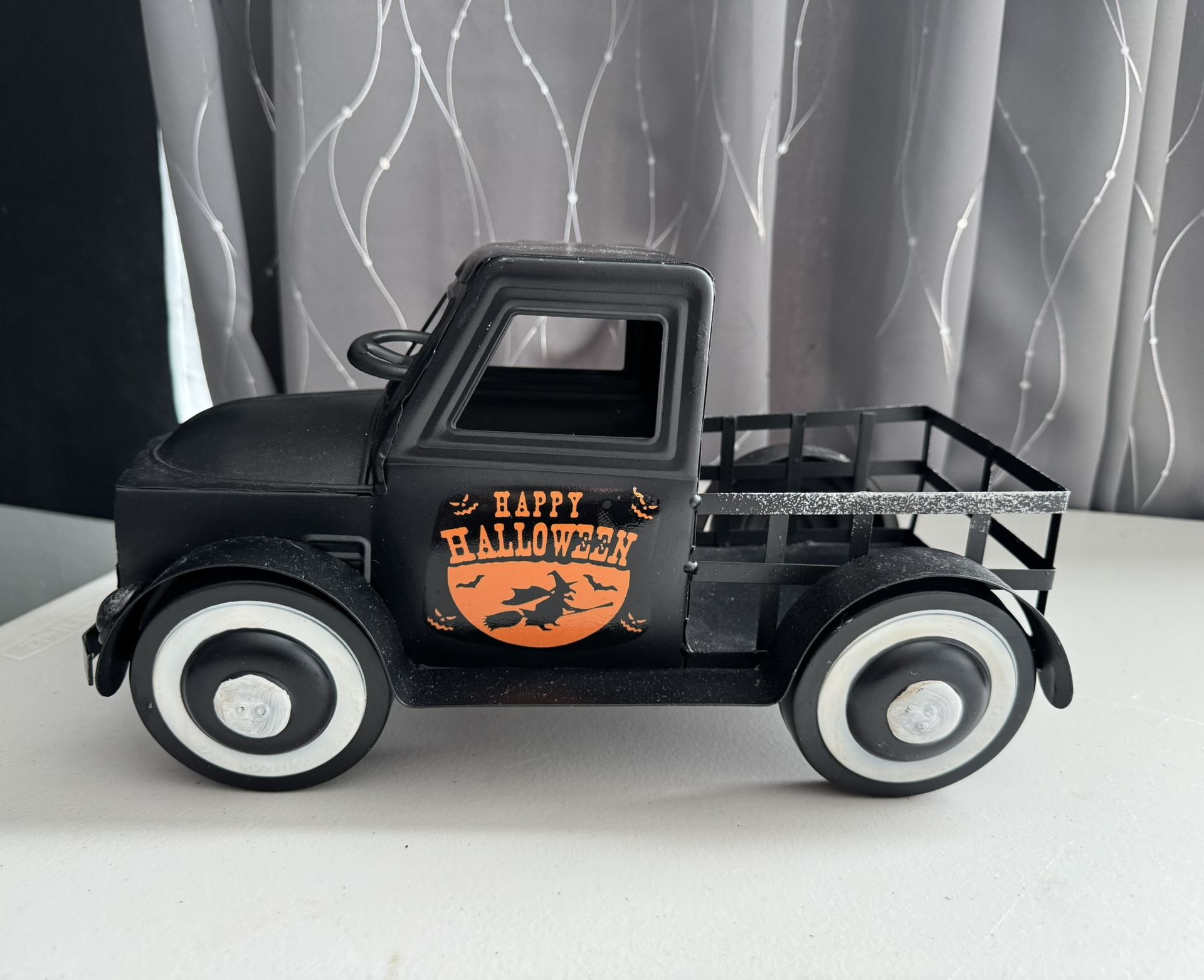 Black Halloween Truck Decor, Porch Pick Up