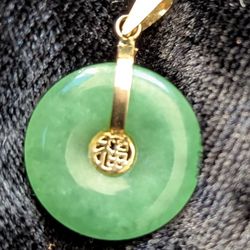 14 K 585 Gold And Jade Vintage Original Pendant