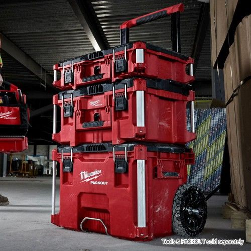 MILWAUKEE PACKAOUT 300$ NEW NEVER USED