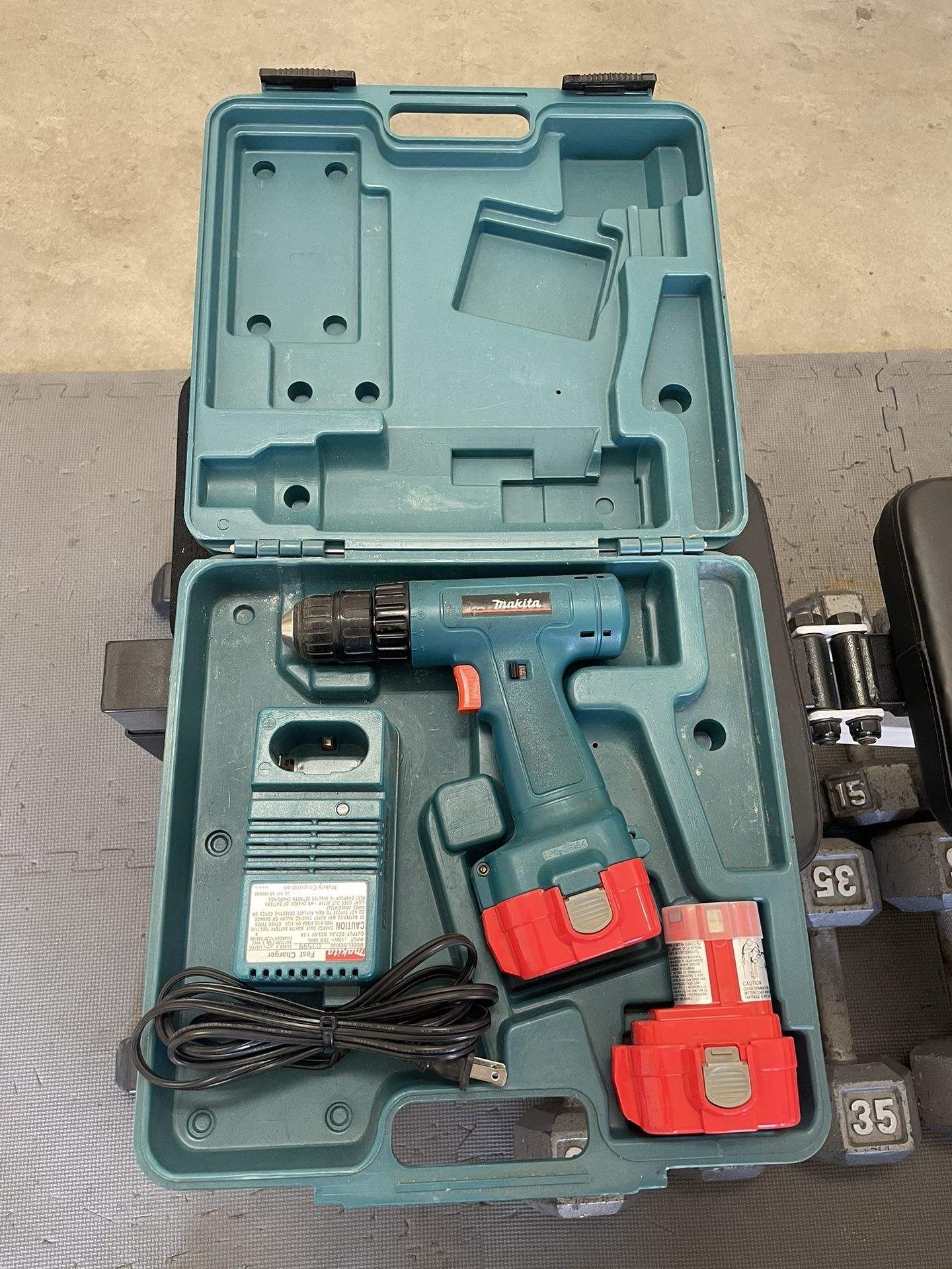 MAKITA 6222D CORDLESS DRILL W/CASE, CHARGER & 2 BATTERIES