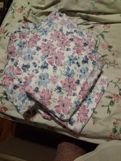 Twin-size Flowered Sheets