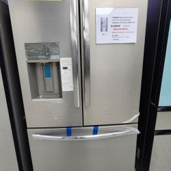 FRIDGIDAIRE  GALLERY COUNTER DEPTH REFRIGERATOR WITH ICE MAKER 1YEAR WARRANTY/1AÑO DE GARANTIA POR ESCRITO 