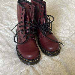 Dr Martins Size 6 USA 