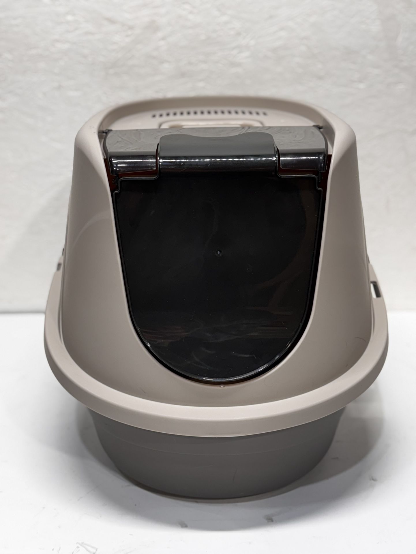 Amazon Basics No-Mess Hooded Enclosed Cat Litter Box