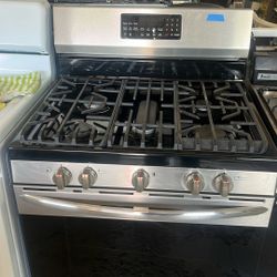 Nice Used Gas Stove 3 Months Guaranteed 507 Ming Ave 375$