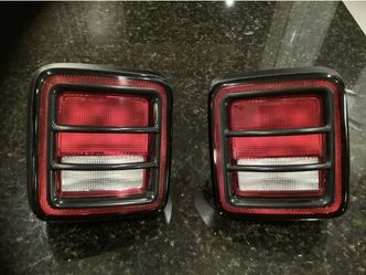 2018/19 JEEP WRANGLER JL BODY STYLE OEM LEFT-RIGHT TAIL LIGHT With Metal Guards