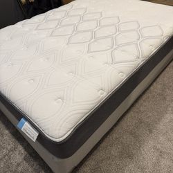 Queen Mattress /  Boxspring - Great Condition 