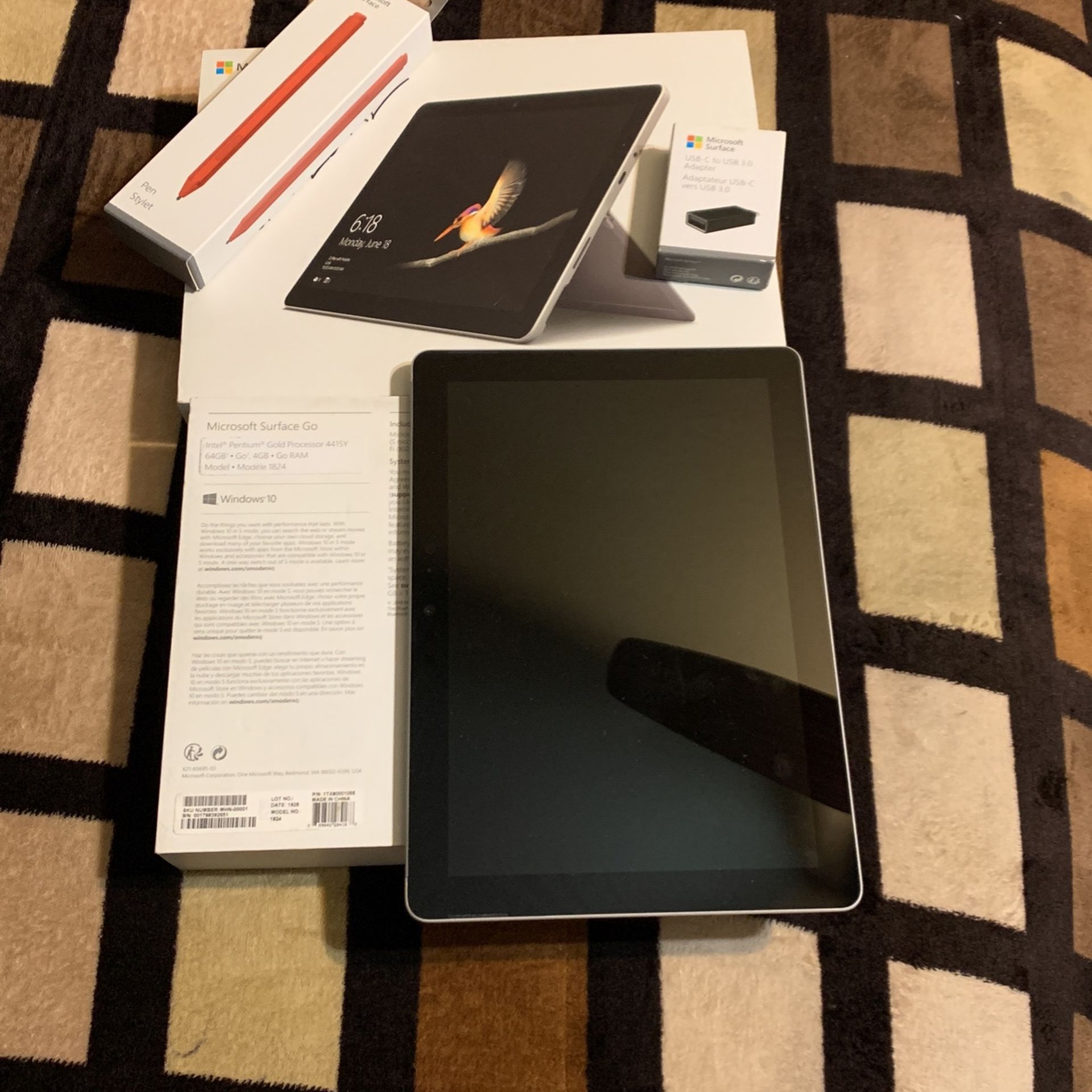 Microsoft Surface Go windows 10 w/ Pen Stylet & USB-C to 3.0 adapter