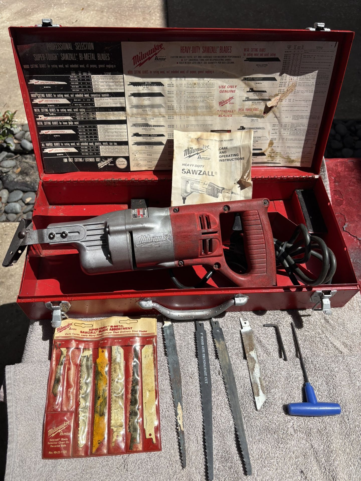 Milwaukee Heavy Duty Variable Speed Sawszall Kit-6507-Blades, Wrench, 8’ Cord, Steel Case