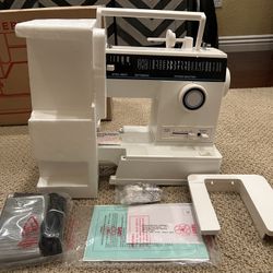BRAND NEW SINGER Sewing Machine