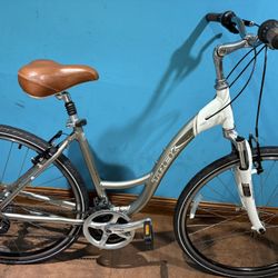 Trek Multitrack 7200 Step-Through Hybrid (L)