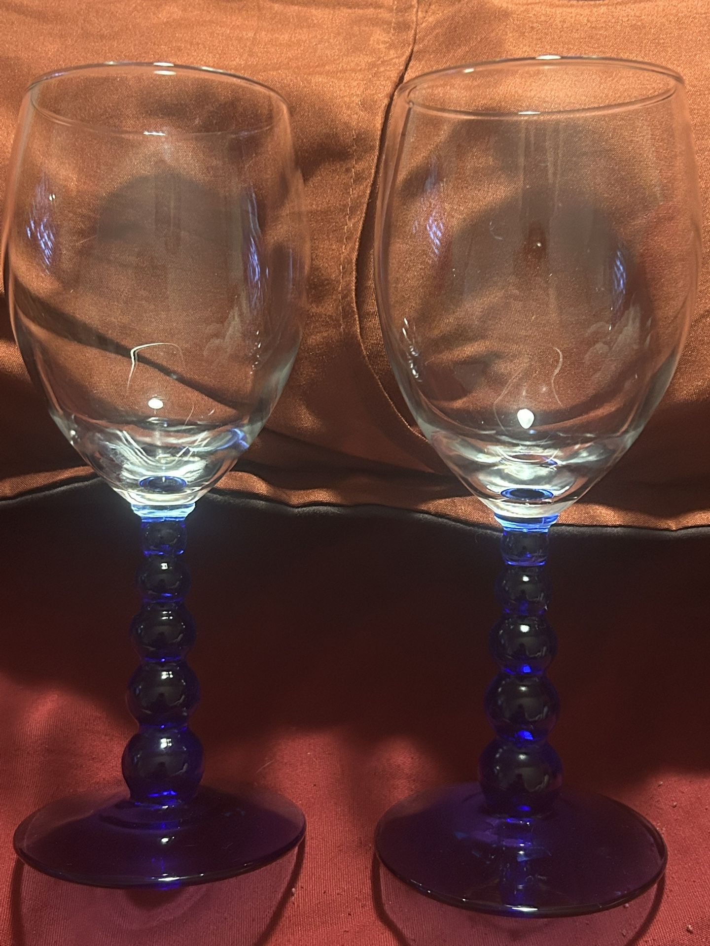 CLEAR GLASS WINE WATER GOBLET GRADUATING COBALT BLUE BUBBLES 8 INCHES HOLDS 8 OZ, Set Of 2