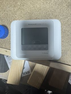 Honeywell TH421OU2002 Programmable Thermostat- MINT CONDITION.