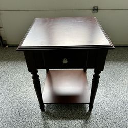 NIGHT STAND/END TABLE BEAUTIFUL WOOD FINISH-BRAND NEW CONDITION