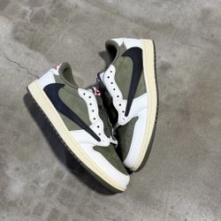 Travis Scott Jordan 1s 