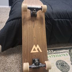 Momento Skate Board
