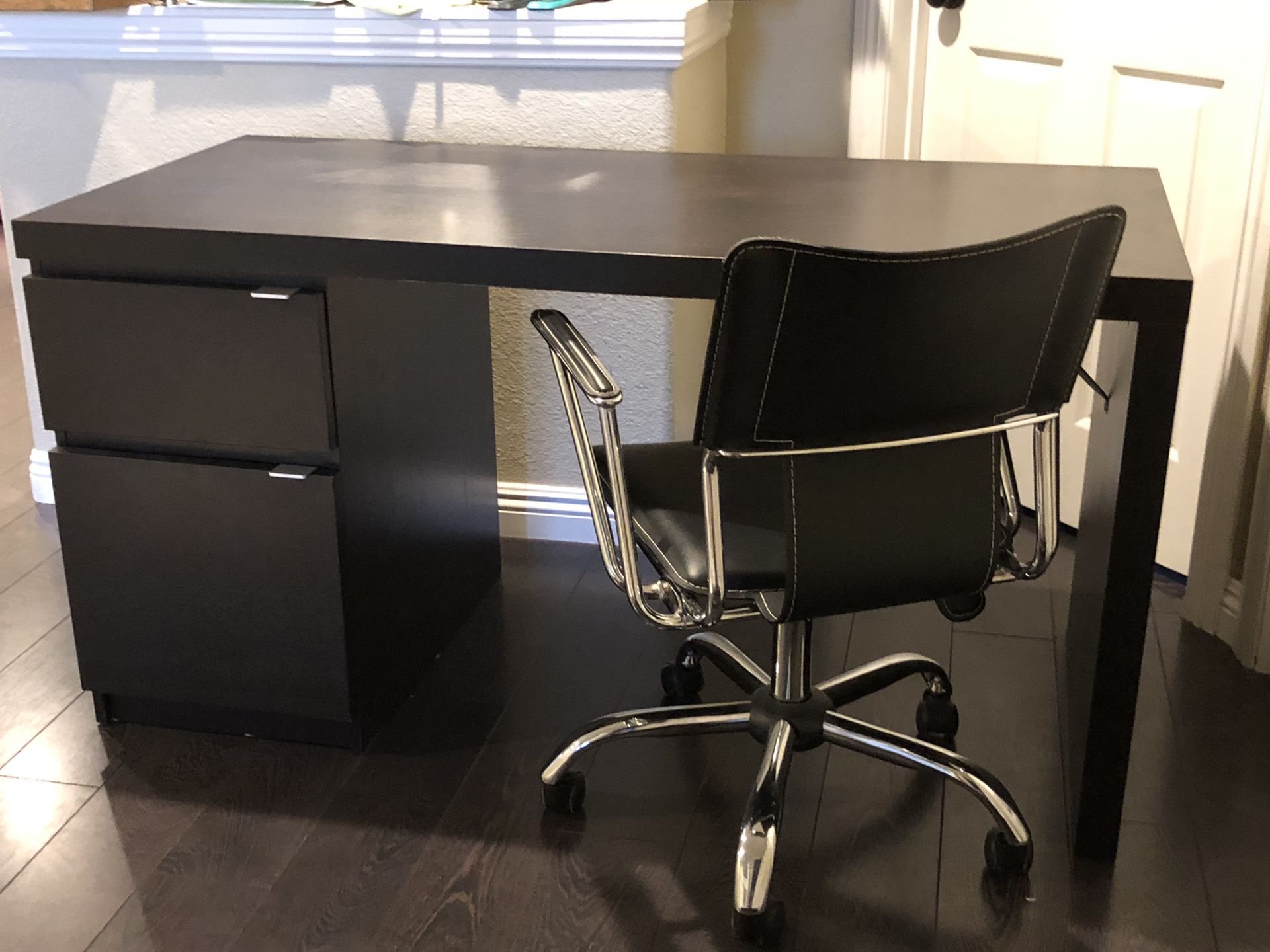 Modern desk chair