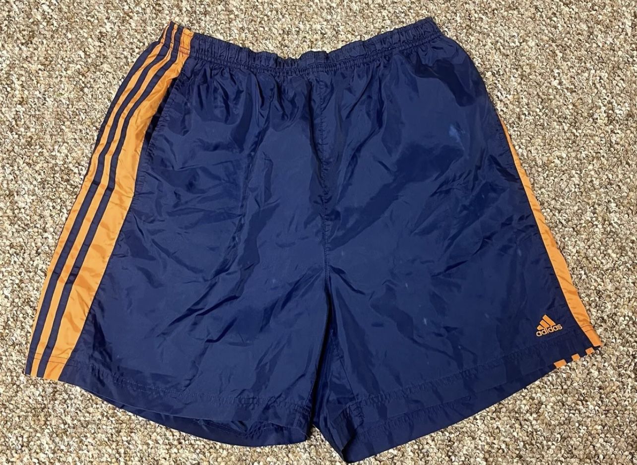 Vintage adidas mens Large soccer shorts 