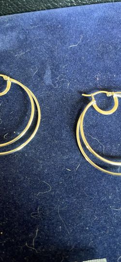 3.9grams soild sterling silver 925 earrings