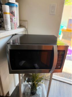 Cuisinart 1.3 Cu. Ft. 1000W Microwave – Excellent Condition – $90