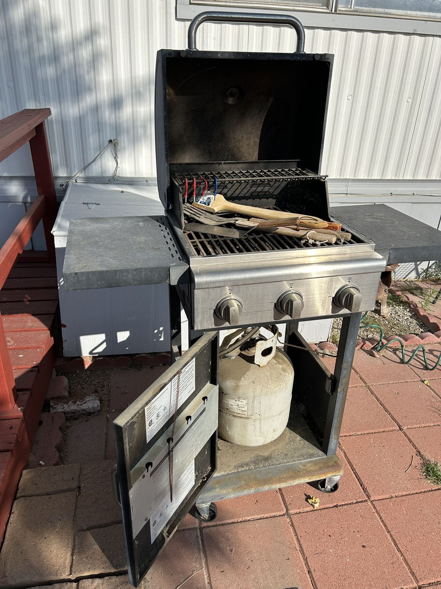 BBQ Gas Grill Complete Set.