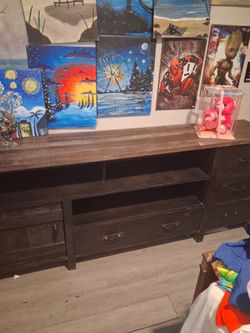 Entertainment center dresser