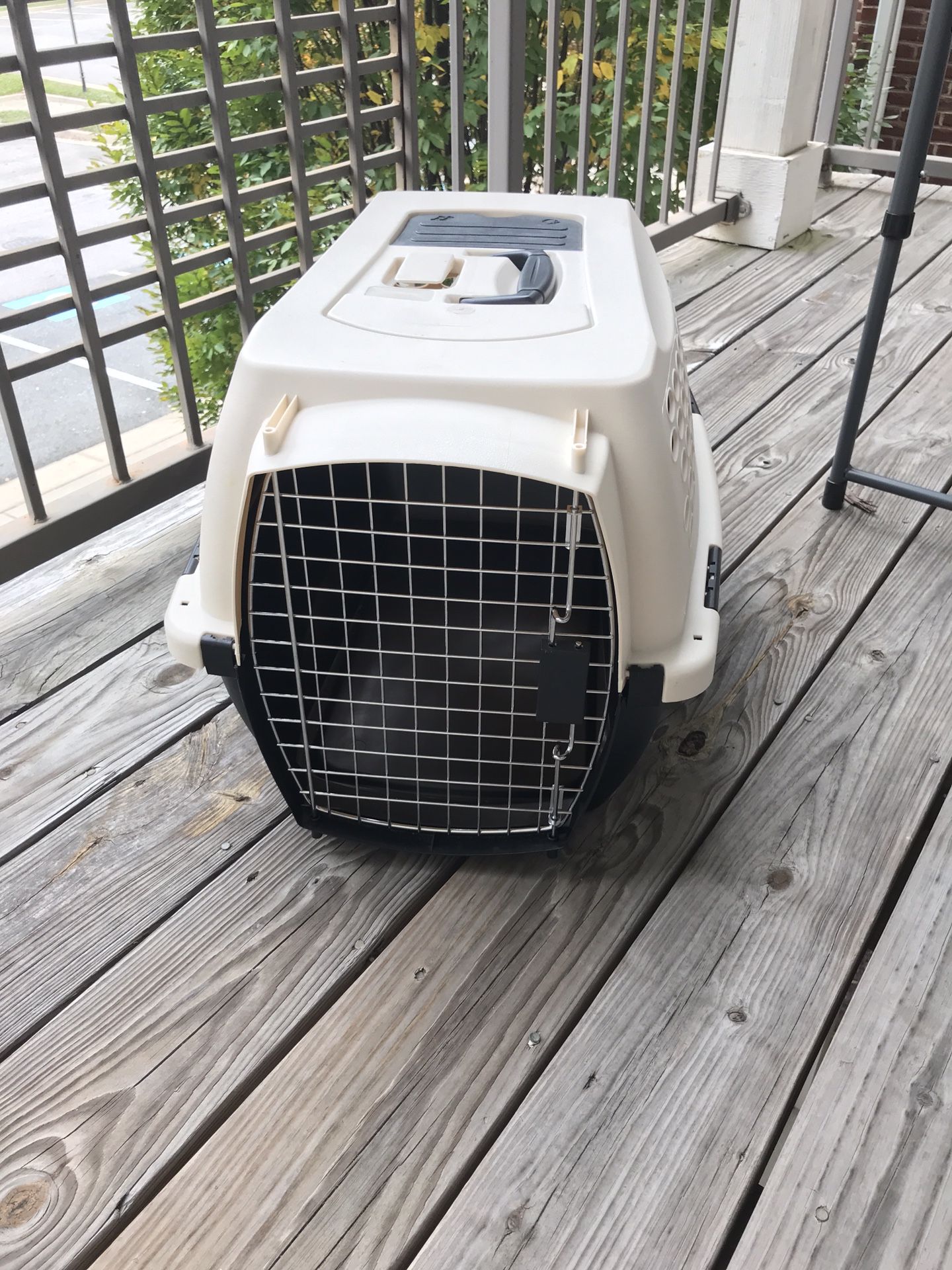 Small/medium dog kennel/cage Excellent condition