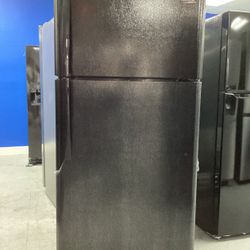 Frigidaire Top-Freezer Refrigerator in Black with Humidity-Controlled Crispers and EvenTemp Cooling System