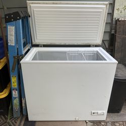 GE 7.0 cu. ft. Chest Freezer – Garage Ready