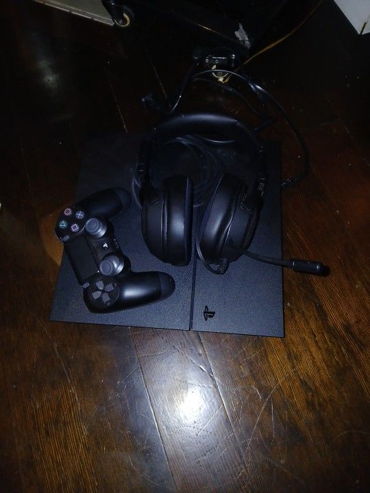 Ps4 Slim Pro Pre Owned With Razor Kraken Gamers  Headset