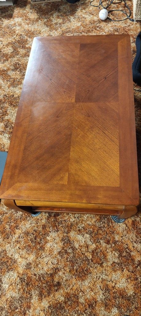 Coffee Table With Lift