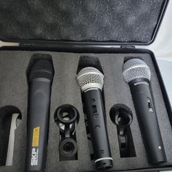 3 Dynamic Microphones & Carry Case - New Unused