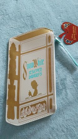 D23 Expo 2019 Disney Expo Snow White Princess Pouch Clutch Besame Cosmetics. Condition is New.