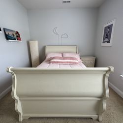 Bedroom Furniture Set