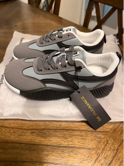 De Florence sneakers (women’s size 9)