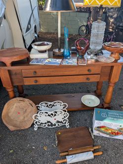 Heavy wooden sofa table entry table. Two drawers and shelf at the bottom