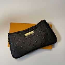 Brand New All Black Purse 😍
