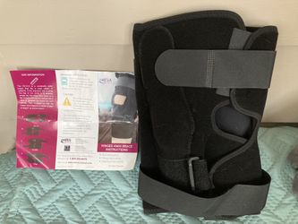 Knee Brace With Suspension Sleeve